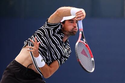 Jeremy Chardy sirve contra Ryan Shane.