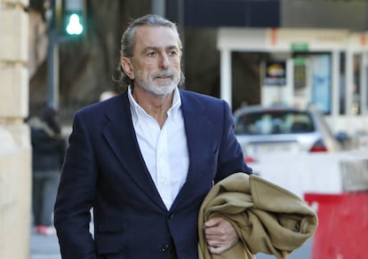 El cabecilla de la trama Gürtel, Francisco Correa, a su llegada al Tribunal Superior de Justicia valenciano en febrero de 2017.