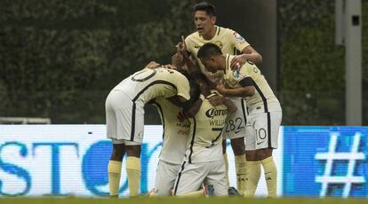 Los americanistas celebran el gol 