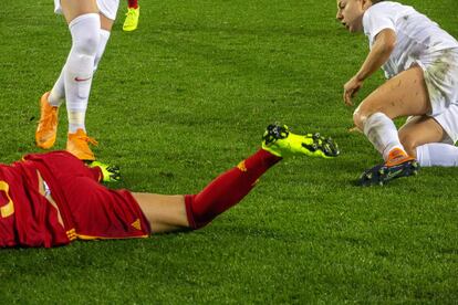 Lance do amistoso Espanha-Polônia disputado no estádio de Butarque de Leganés em 8 de novembro