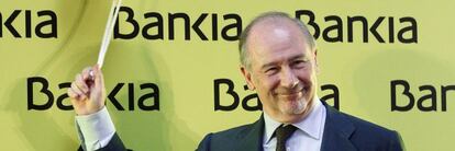 Rodrigo Rato, entonces presidente de Bankia, durante el estreno bursátil de la entidad