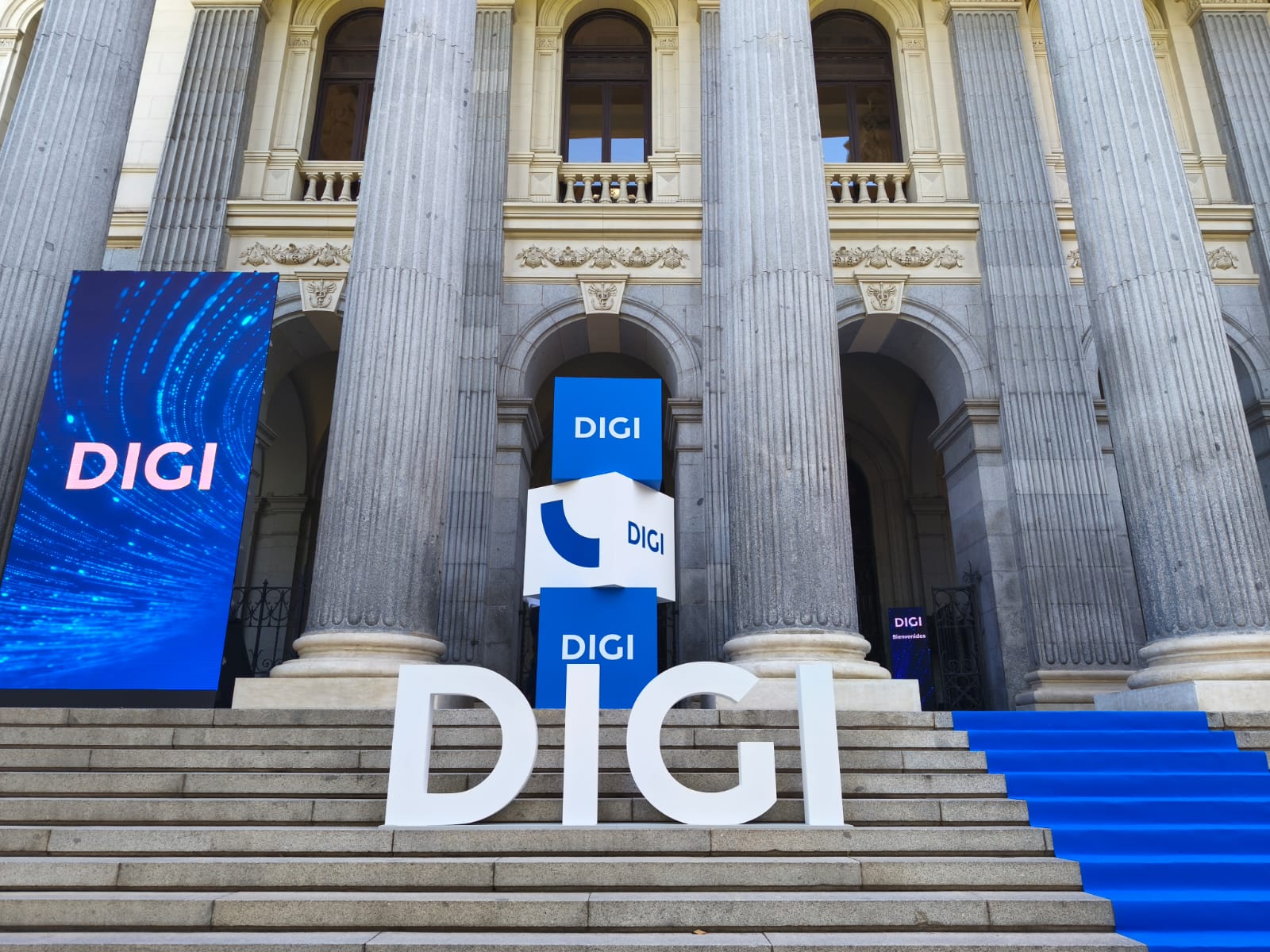 Logo de Digi en el edificio de la Bolsa de Madrid. R.M.