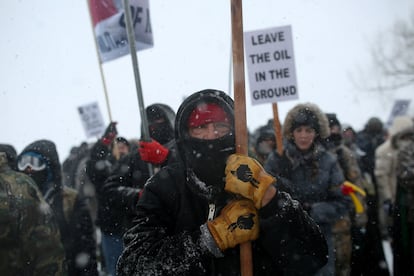 Una manifestación de 2016 contra el oleoducto Dakota Access adyacente a la reserva india de Standing Rock, cerca de Cannon Ball (Dakota del Norte).