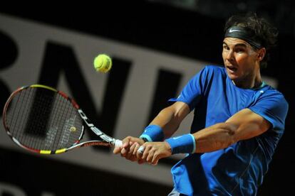 Nadal devuelve una bola ante Murray.