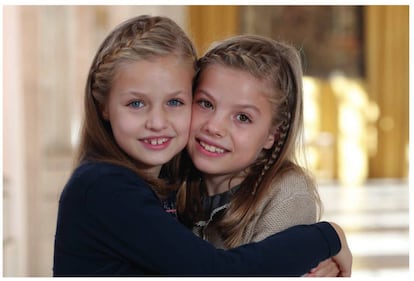 Los Reyes de España escogieron esta foto de sus hijas para la felicitación de Navidad de la Casa del Rey en 2015.