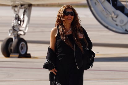 Shakira a su llegada al Aeropuerto Internacional Felipe Ángeles este martes, en Zumpango (México).