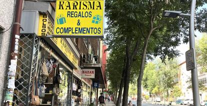 Comercios del Paseo de Extremadura, Madrid. 