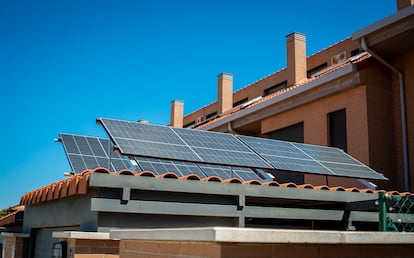 Además de la Suscripción Solar por una cuota mensual que permite ahorrar hasta un 60% en la factura, SotySolar también ofrece sus placas en propiedad desde un coste estimado de 3.345 euros