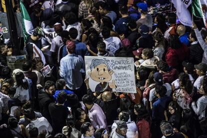 Seguidores de Andrés Manuel López Obrador celebran el triunfo de su candidato en las calles del centro histórico de la Ciudad de México el día 01 de julio de 2018.