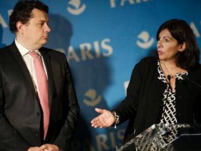 La alcaldesa Anne Hidalgo acusa al Gobierno de Hollande de no poner los medios para acoger el enorme flujo de migrantes