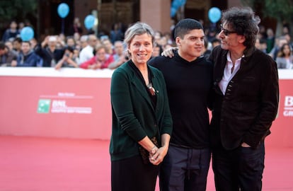 Con su pareja, Joel Coen (derecha), y su hijo Pedro.