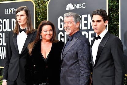 Pierce Brosnan acudió con su familia: sus hijos Dylan  y Paris –que fueron los embajadores de la gala y acompañaron a los premiados en el escenario–y su mujer, la periodista Keely Shaye Smith.