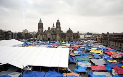 Vista de la acampada de los maestros en el Zócalo de la Ciudad de México.