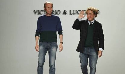 Los modistas Vitorio y Lucchino en uno de los desfiles de su marca.