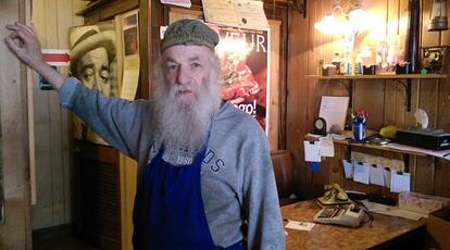 El pizzero Burt Katz en su restaurante de Morton Grove.