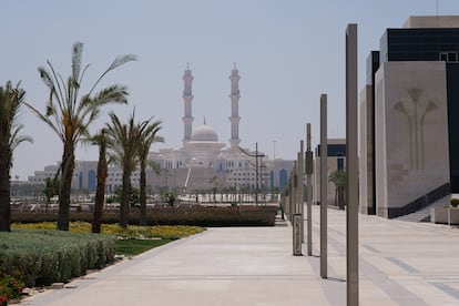 El Centro Cultural Islámico de la nueva capital administrativa egipcia, también llamada mezquita Misr.