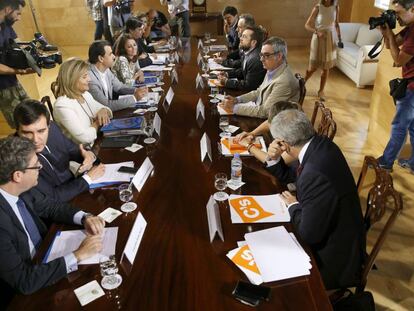 Mesa de negociaci&oacute;n PP-Ciudadanos.