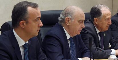 Minister Jorge Fernández Díaz (center) at the anti-terrorist meeting on Friday.