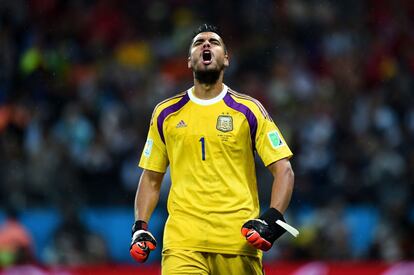 Sergio Romero, tras atajar dos penaltis en las semifinales del Mundial de 2014 contra Países Bajos. 