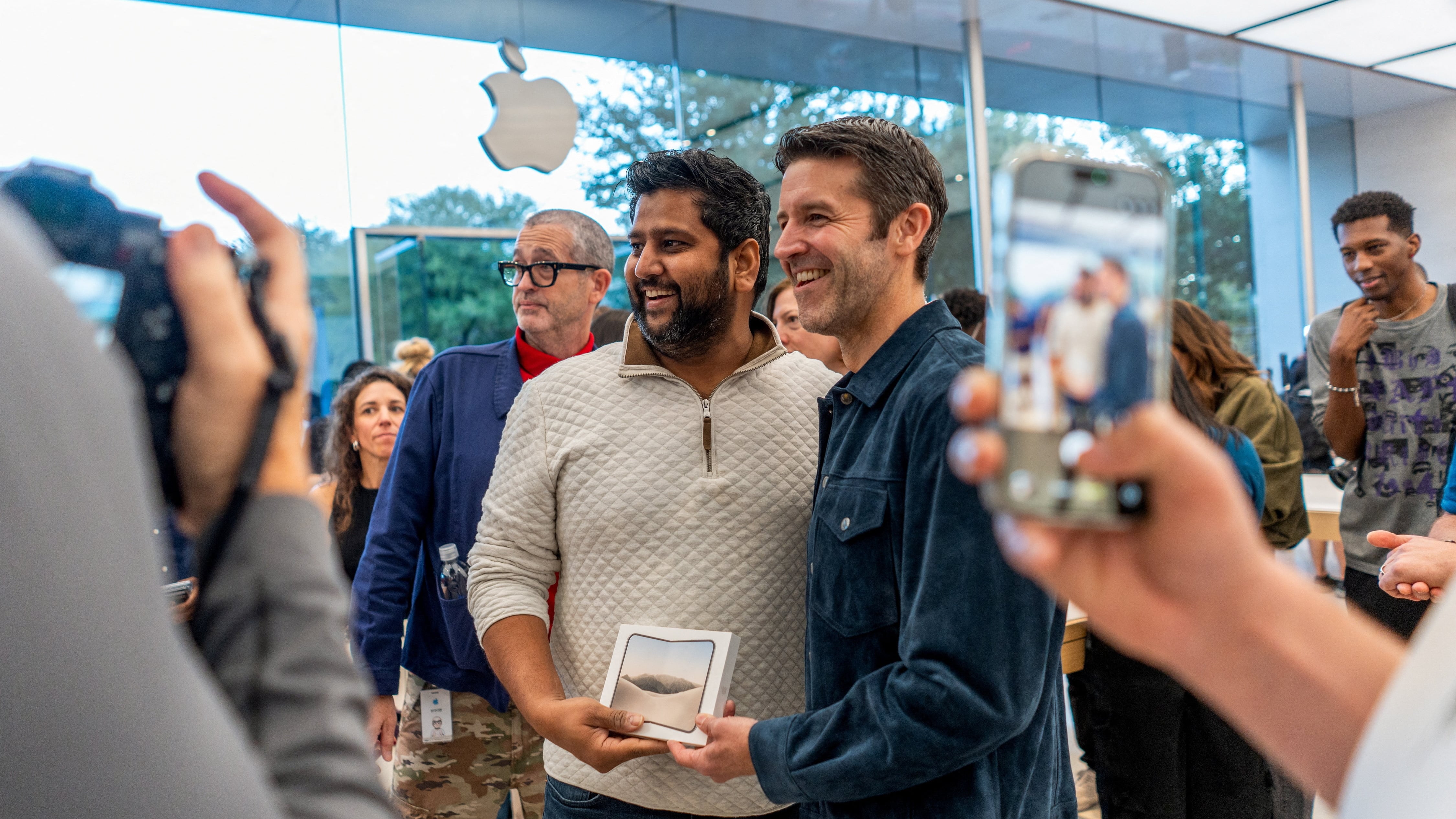 El iPhone Duo, el primer plegable de Apple, recibe quejas de clientes por roturas de pantallas