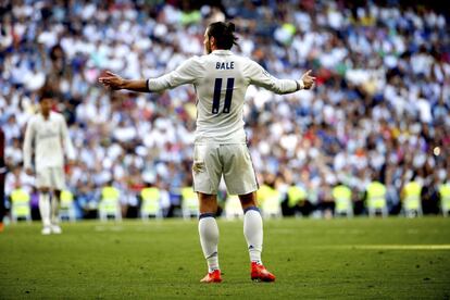 El delantero galés del Real Madrid, Gareth Bale, protesta en una jugada.