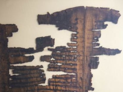El Museo de Israel muestra por primera vez el pergamino milenario más frágil hallado en unas cuevas del Qumrán en 1947. Es una copia del  Génesis  escrita en primera persona