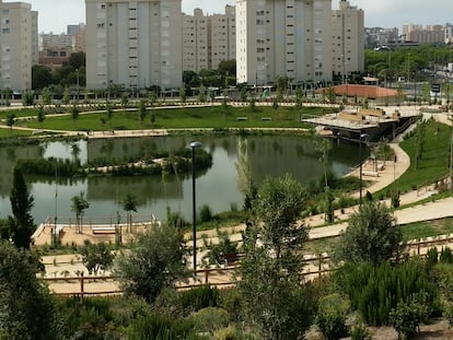 La Marjal, a pocos metros de la línea de costa en San Juan (Alicante), es el primer parque urbano inundable de España. Constituye un refugio para la biodiversidad.