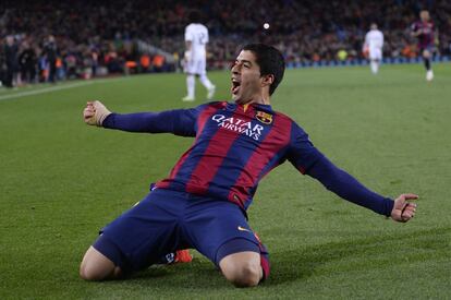 Luis Suárez celebra el 2-1.