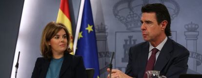 Rueda de prensa posterior al Consejo de Ministros, con la intervención de Soraya Sánz de Santamaría, vicepresidenta, ministra de la Presidencia y portavoz del Gobierno y José Manuel Soria, ministro de Industria.