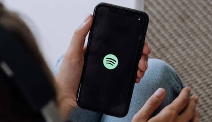 Smartphone con Spotify