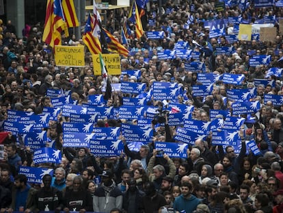 Miles de personas concentradas en Barcelona convocados por 'Casa nostra, casa vostra' para iniciar una marcha a favor de la acogida de refugiados, en septiembre de 2019.