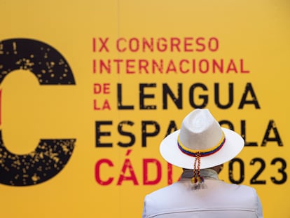 Un asistente durante la segunda jornada del IX Congreso Internacional de la Lengua Española que se celebró en Cádiz.