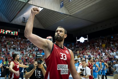 Marc Gasol celebra la victoria en la Final Playoff LEB Oro que Basquet Girona y Movistar Estudiantes disputaron  en el pabellón Girona Fontajau, el 19 de junio de 2022. 