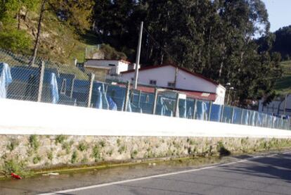 Instalaciones de la marmolería vizcaína en que se han registrado los seis casos de silicosis, fotografiada ayer.