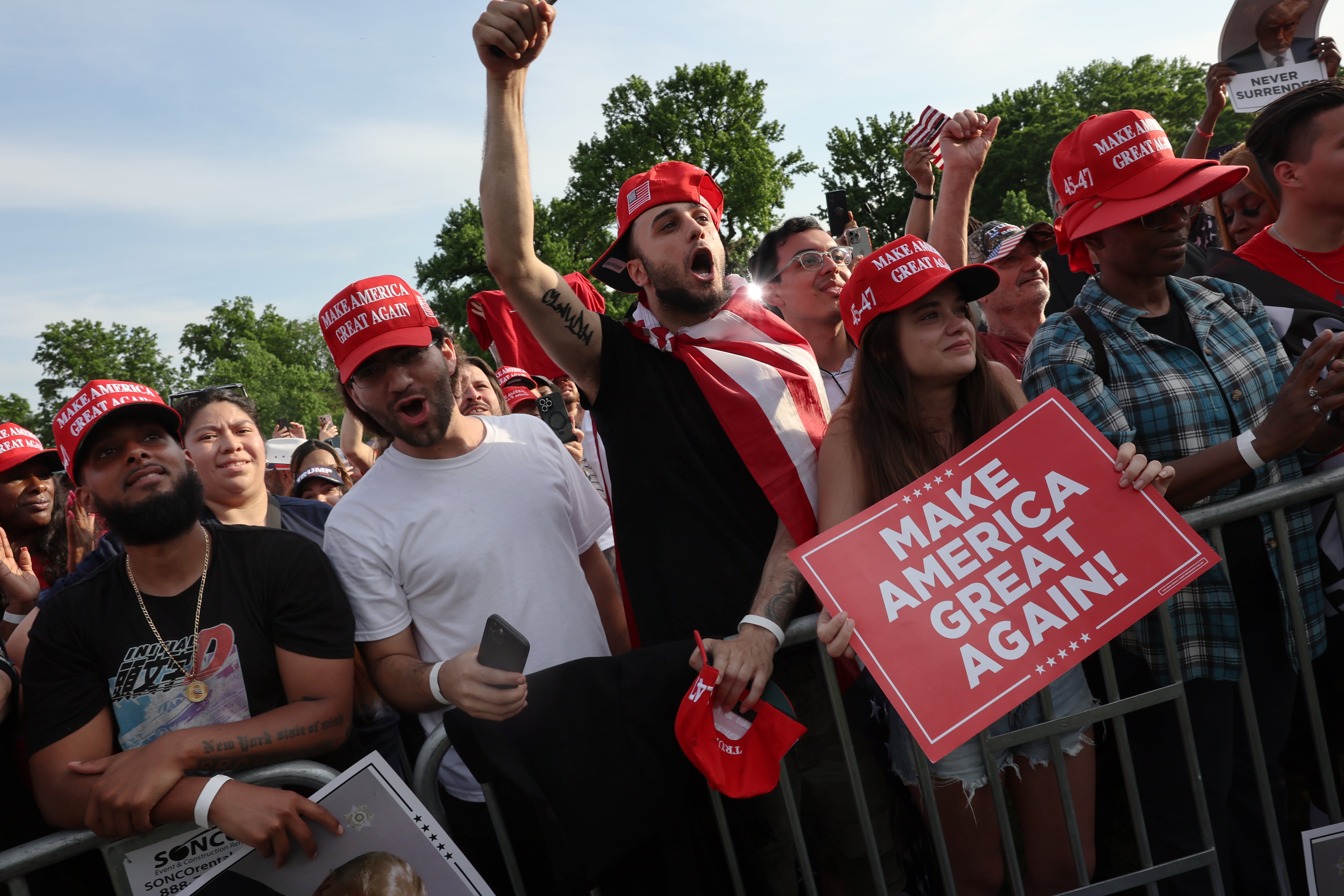 Despertar conservador entre jóvenes latinos: ¿un cambio de ideales o una respuesta a la desinformación?