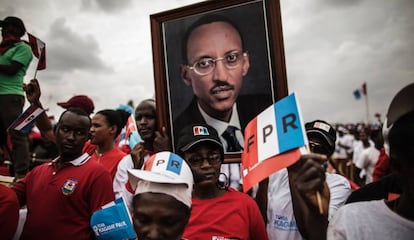 Seguidores de Kagame en las calles de Kigali, el pasado 2 de agosto.
