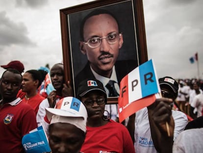 Seguidores de Kagame en las calles de Kigali, el pasado 2 de agosto.