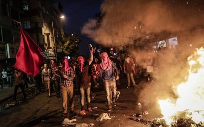 Protesta a Istanbul aquest divendres per una operació policial contra militants kurds.