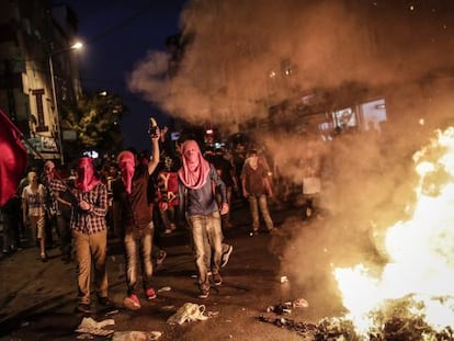 Protesto em Istambul contra ataques aos curdos.