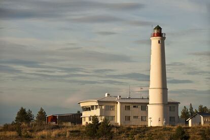 Quien quiera pasar una romántica noche en el faro de la isla de Hailuoto (Finlandia) tiene que darse prisa: la recuperación continental (tierra que resurge tras estar comprimida por el peso de los glaciares en la edad del hielo) unirá pronto la ínsula al continente.