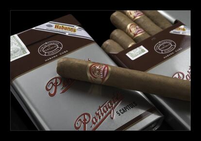 Con el nuevo Partagás Capitols, Habanos presenta en España su segundo lanzamiento dentro de la línea retro, que destaca por su presentación en petaca metálica, cuyo diseño está inspirado en los envases de bolsillo que se hicieron populares en los años 70. La línea llegó a España el año pasado de la mano de Romeo y Julieta Club Kings y hoy en día es un producto buscado por los coleccionistas. Cada petaca contiene cinco cigarros de vitola de galera Mareva (cepo 42 x 129 mm de largo). Precio: 7,20 euros la unidad, y 36 euros, la petaca.