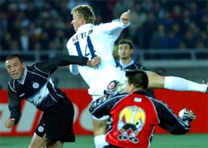 El gol de Guti, que el Madrid había merecido mucho antes, sentenció la final en favor del equipo europeo.