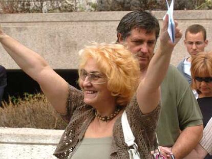 La presidenta de la asociación El Defensor del Paciente, Carmen Flores, celebra la sentencia de la Audiencia.