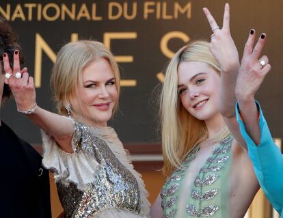 Las actrices Nicole Kidman y Elle Fanning en las escalinatas del festival de Cannes.