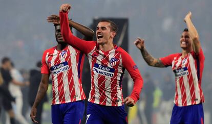 Griezmann, Thomas y Lucas celebran el título.