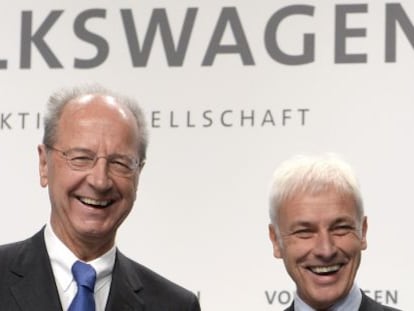 El presidente de Volkswagen, Hans Dieter P&ouml;tsch (izquierda) y el consejero delegado, Mathias M&uuml;ller (derecha).