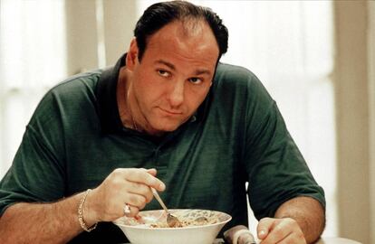 James Gandolfini como Tony Soprano.