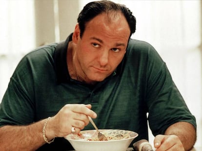 James Gandolfini como Tony Soprano.