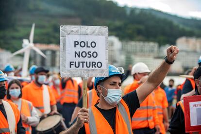 Protesta por el cierre de las fábricas de aluminio primario de Alcoa, en San Cibrao, y de Vestas, en Viveiro.