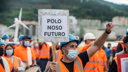 Protesta por el cierre de las fábricas de aluminio primario de Alcoa, en San Cibrao, y de Vestas, en Viveiro.